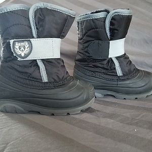Size 6 toddler snow boots